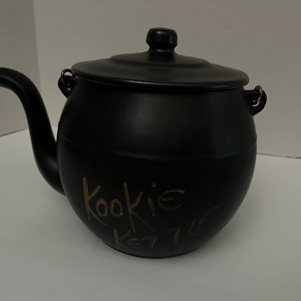 McCoy KOOKIE KETTLE Black Tea Pot Cookie Jar  Vintage 1960's  USA